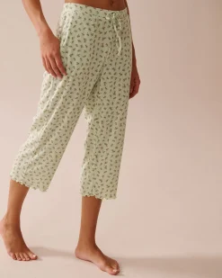 la Vie en Rose Bottoms>Ditsy Floral Print Lettuce Edge Pointelle Pajama Capris Small Bouquets