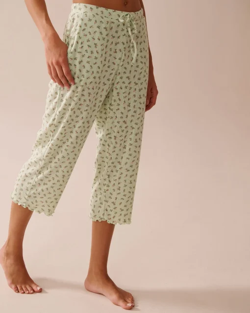 la Vie en Rose Bottoms>Ditsy Floral Print Lettuce Edge Pointelle Pajama Capris Small Bouquets