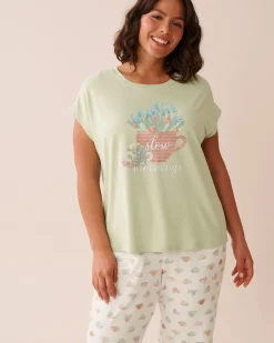la Vie en Rose The Peachy Dream Collection|Tops></noscript>Snail Print Super Soft T-shirt Meadow Green