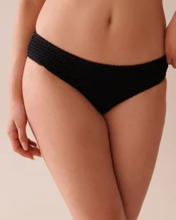 la Vie en Rose Always So Chic|Texture Play>SOLID Crochet Cheeky Bikini Bottom Black